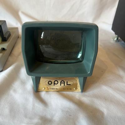 Rollei P 325 Slide Projector & Screens (O-MG)