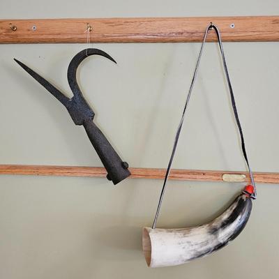 Powder Horn & Pike Head (LR-JS)