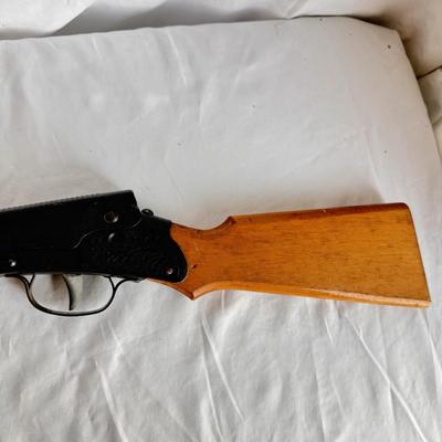 Daisy Model 106 BB Gun and More (MB-DZ)