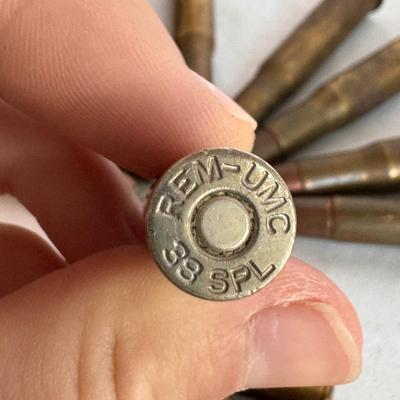 Miscellaneous Shotgun Shells and Bag (MB-DZ)