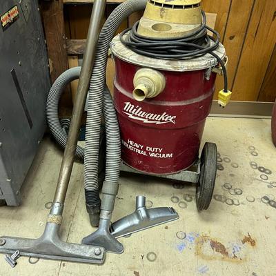 Milwaukee Shop Vac with Attachements