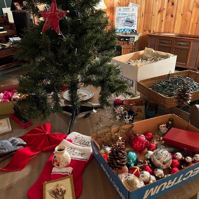 Vintage Holiday Items Lot