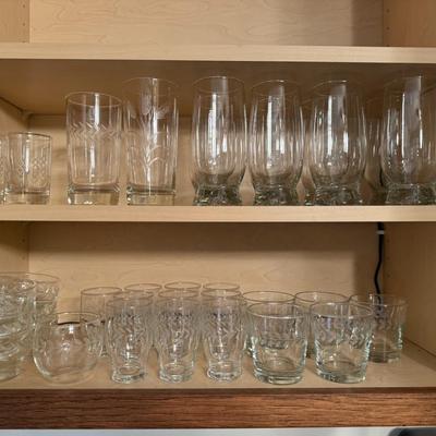 Drinking Glasses Lot (2)