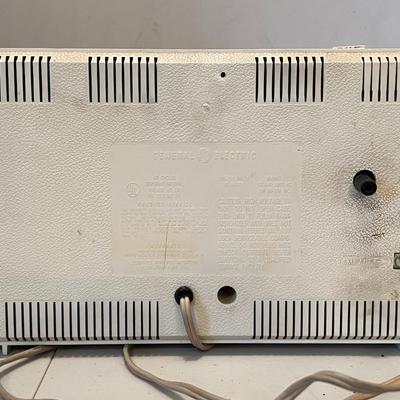Vintage General Electric Alarm Clock w/ AM/FM Radio