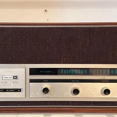 Vintage Philco Ford FM/AM Radio