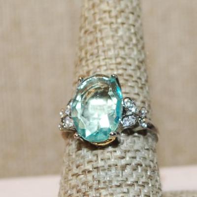 Size 8 Large Transparent Blue Stone Ring with "Butterfly" Side Accents on a Silver Tone Band (3.2g)