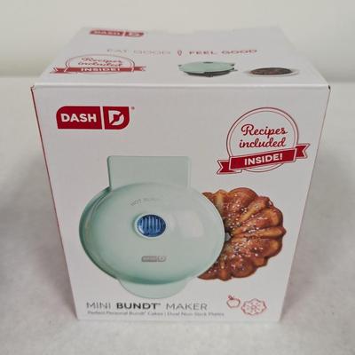 Dash Mini Bundt Maker Choice A