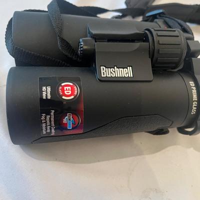 Bushnell Legend Series Binoculars & Bird Book (O-MG)