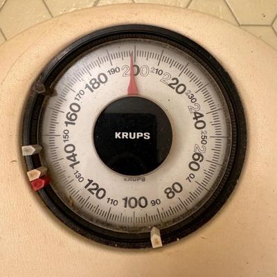 Krups Scale, Connair Mirror, and Bath Mat (BO-DZ)