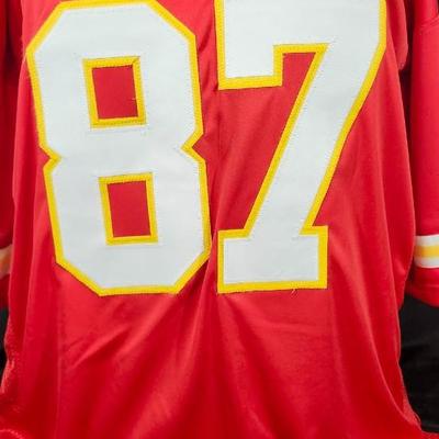 Travis Kelce Signed Kansas City Chiefs Football Jersey , Beckett Witnessed