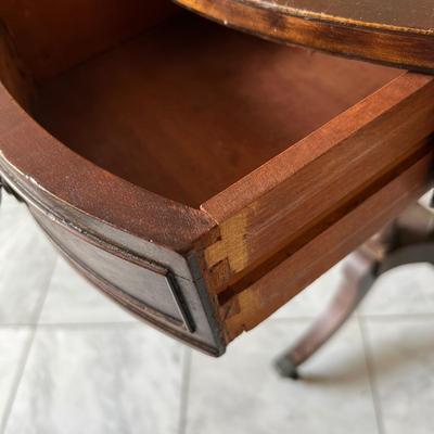Chesterfield Style Round Side Table (LR-RG)
