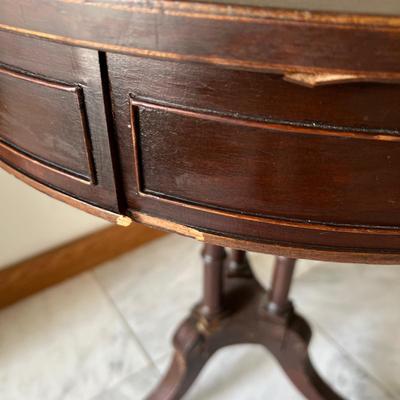 Chesterfield Style Round Side Table (LR-RG)