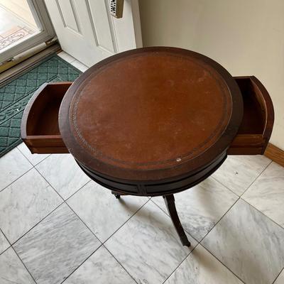 Chesterfield Style Round Side Table (LR-RG)