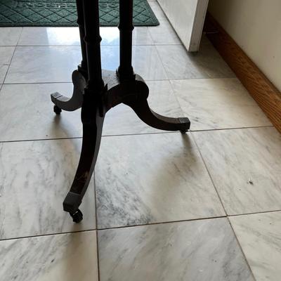 Chesterfield Style Round Side Table (LR-RG)