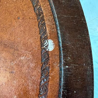 Chesterfield Style Round Side Table (LR-RG)