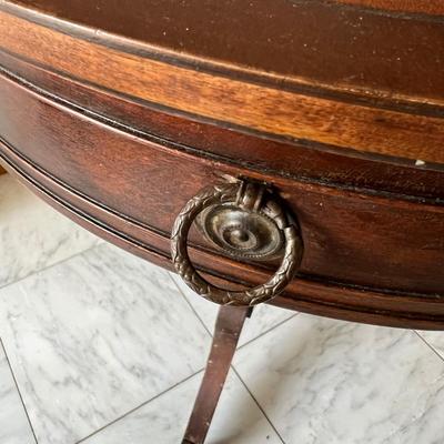 Chesterfield Style Round Side Table (LR-RG)
