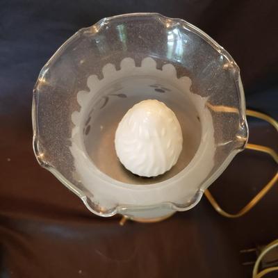 Collection of Hurricane Globes and Lamps (P-KD)