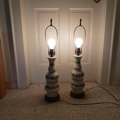 Two Matching Ivy Pattern Porcelain Lamps (BB-KD)