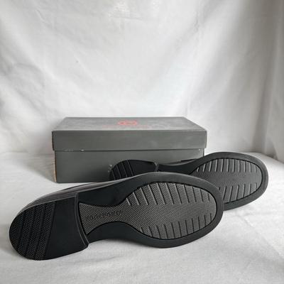 Clarks and Rockport New in Box Men’s Shoes - Sizes 9 1/2 and 10 (PC-DZ)