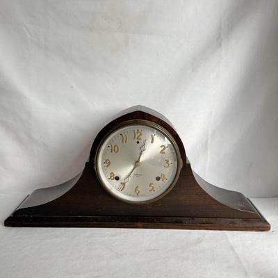 Gilbert Mantel Clock and Seth Thomas Clock (L-DZ)