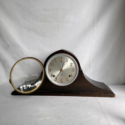 Gilbert Mantel Clock and Seth Thomas Clock (L-DZ)