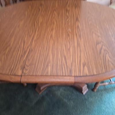 Pedestal Dining Table w/ 2 leafs