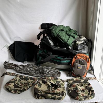 Assortment of Outdoor Bags (L-DZ)