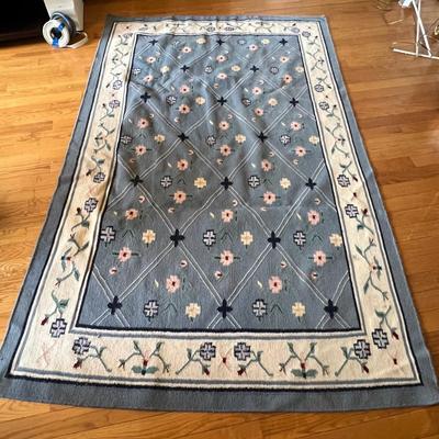 Woven Floral Rug 5’5” x 8’5” (LR-RG)