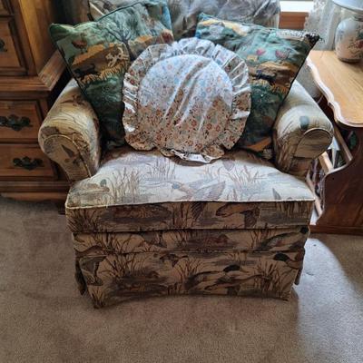 Duck print chair