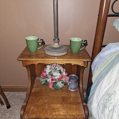 2 nightstands