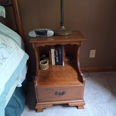 2 nightstands