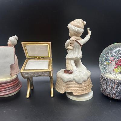 Variety of Music Boxes (4)