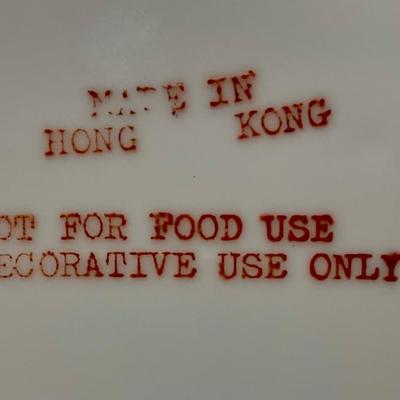Decorative Plate with Geometric Flower Pattern