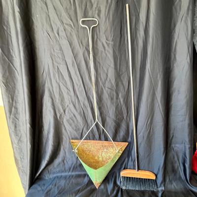 Antique advertising dust pan & broom