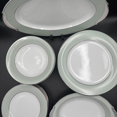 NORITAKE China - Greencourt (25) Piece Set