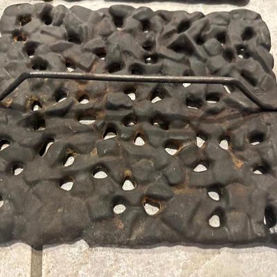 Cast Iron Grill Plates With Handles (2)