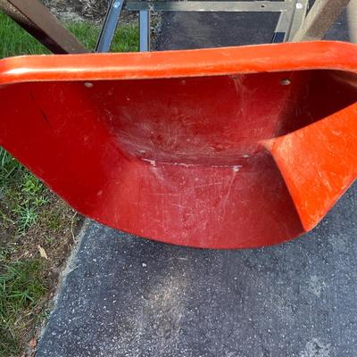 Wheelbarrow (G-MG)