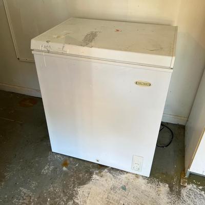 Holiday Chest Freezer (G-RG)