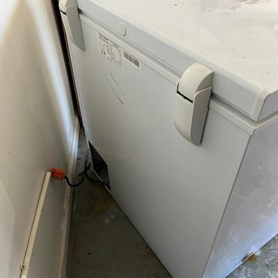 Holiday Chest Freezer (G-RG)