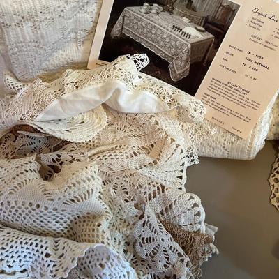 Doilies & tablecloths