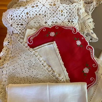 Doilies & tablecloths