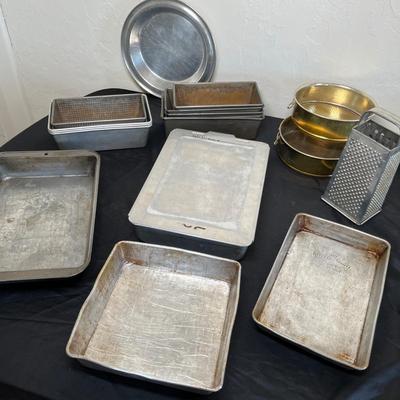 Assorted lot of metalware