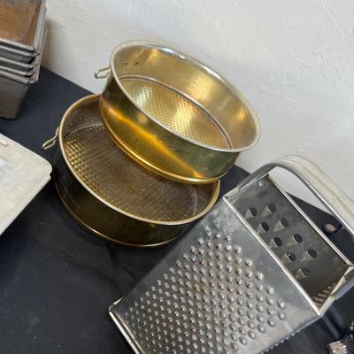 Assorted lot of metalware