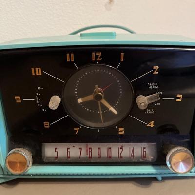Vintage GE radio - works!