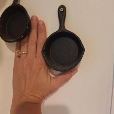 2 single egg cast iron pans