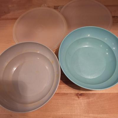 2 tupperware bowls w/ lids