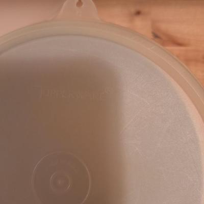2 tupperware bowls w/ lids
