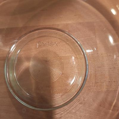 3 nesting Pyrex mixing bowls
