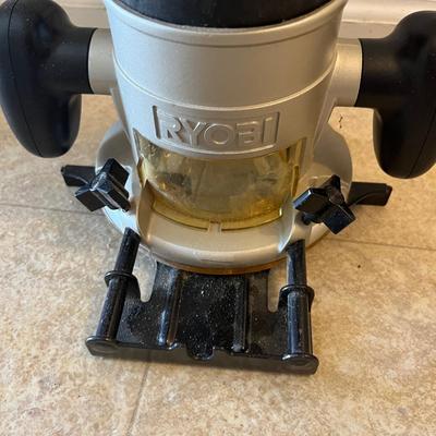 Ryobi Router and Black & Decker Bits (G-MG)