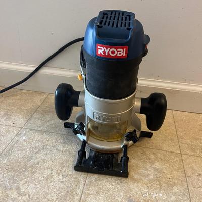 Ryobi Router and Black & Decker Bits (G-MG)